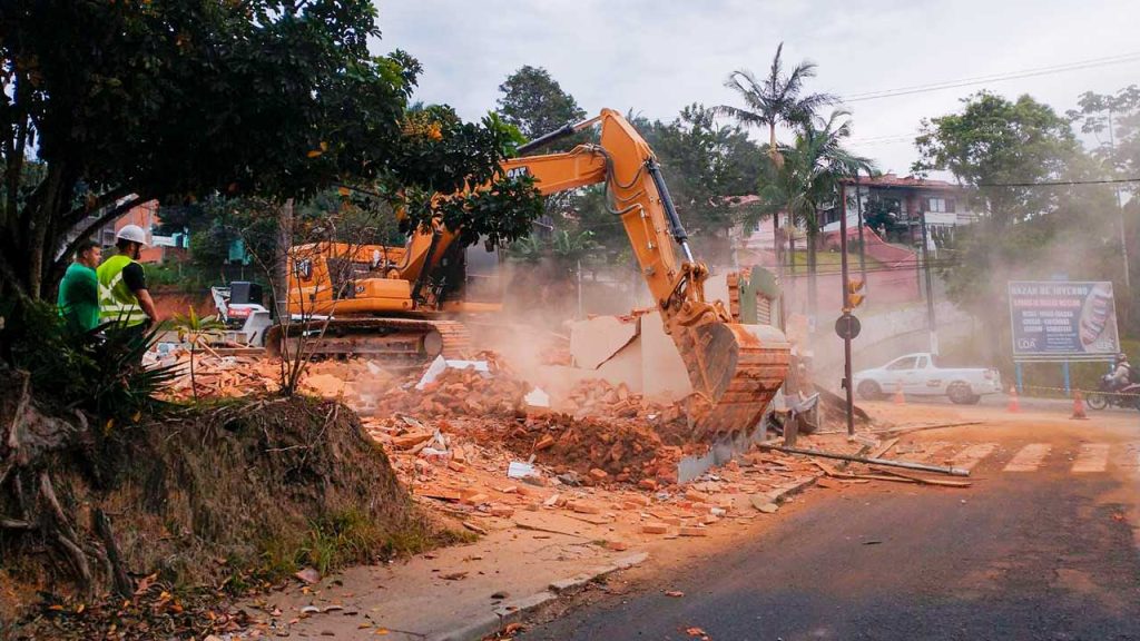 Casarão foi demolido no fim de semana na Rua Bahia. Foto: divulgação