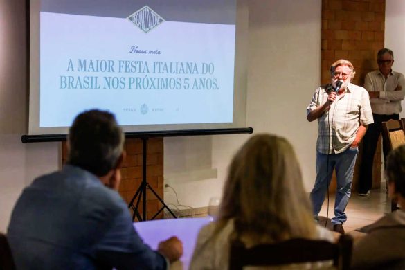 Norberto Mette apresenta as novidades da Festitália. (Foto: Tiago Schumacher, Divulgação)