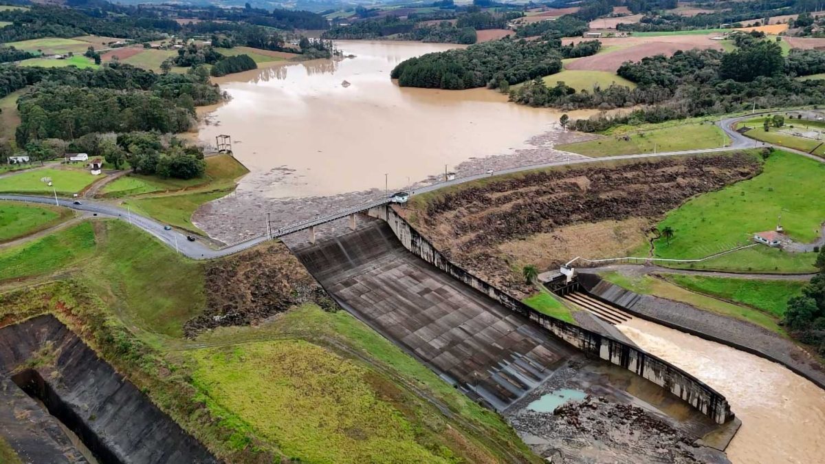 Barragem crítica, CPI à vista, excluídos no desfile e o adeus à Judejo; o que você precisa saber neste “finde”