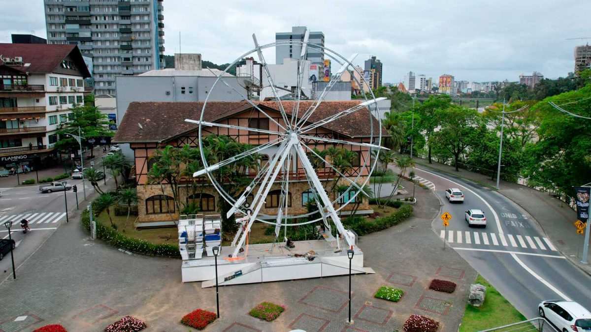 Roda-gigante no Centro, despedida na Oktober e falta de água; o que você precisa saber nesta terça-feira