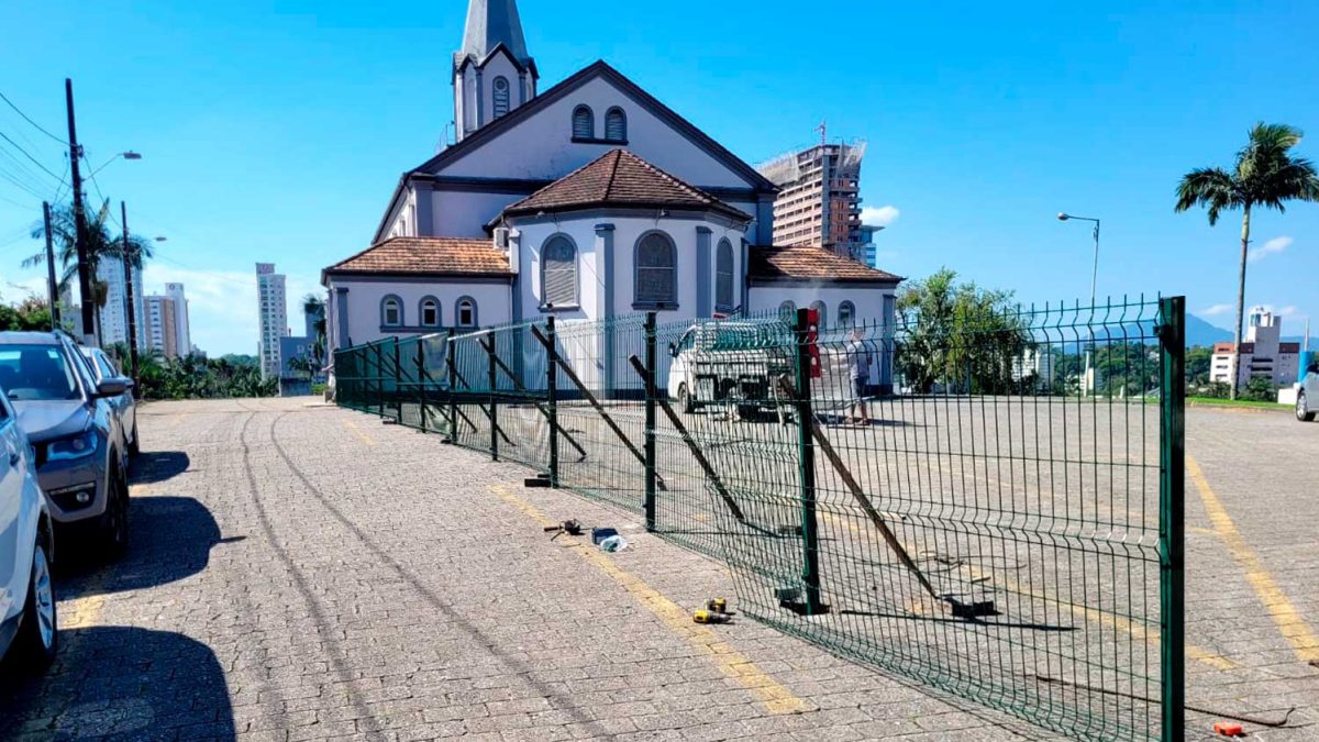 Igreja cercada, cão mais perfeito do Brasil, eleição e FG entre as grandes; o que você precisa saber nesta quinta