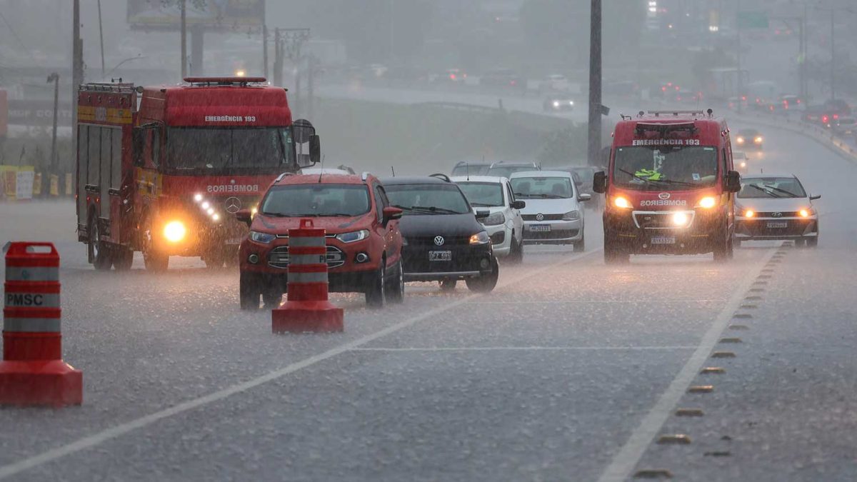 Chuva sem previsão, deslizamentos em Blumenau e musicais infantis; o que você precisa saber neste “finde”