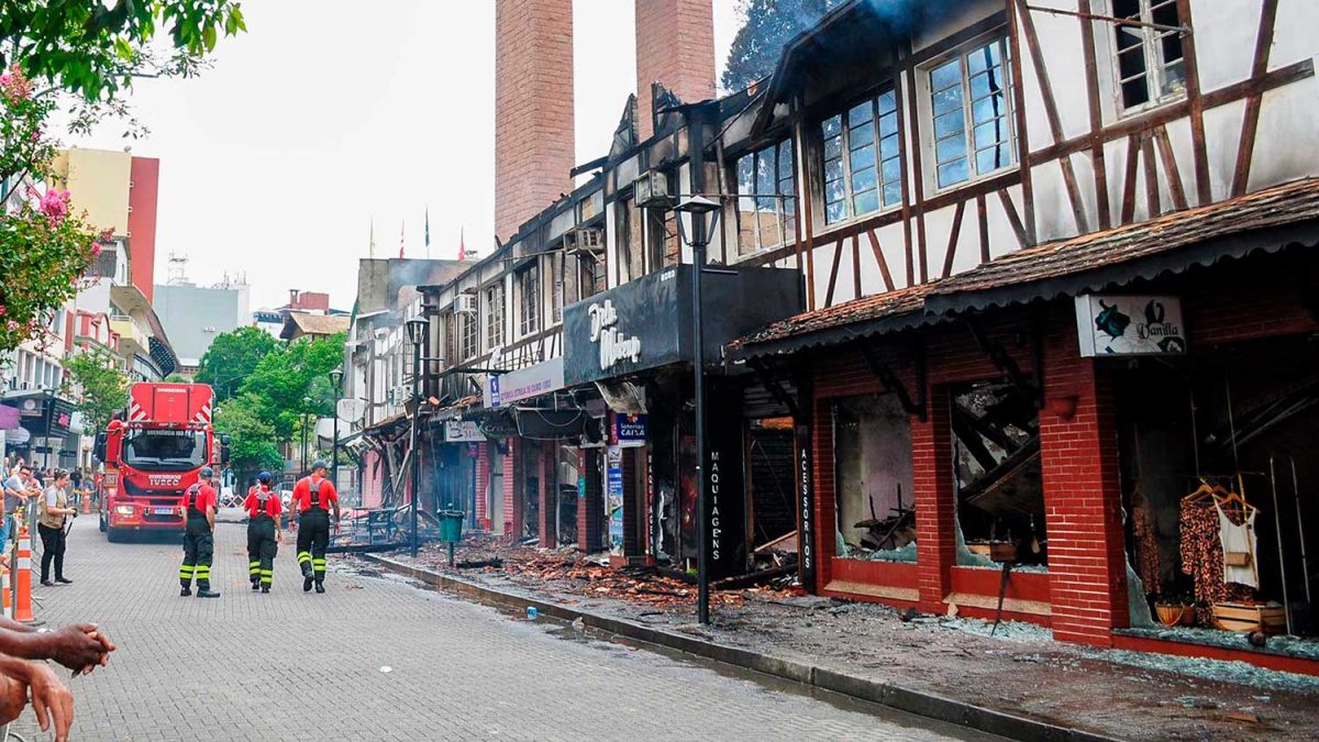 O dia seguinte ao incêndio, enxurrada e ex-prefeitos na eleição; o que você precisa saber neste fim de semana