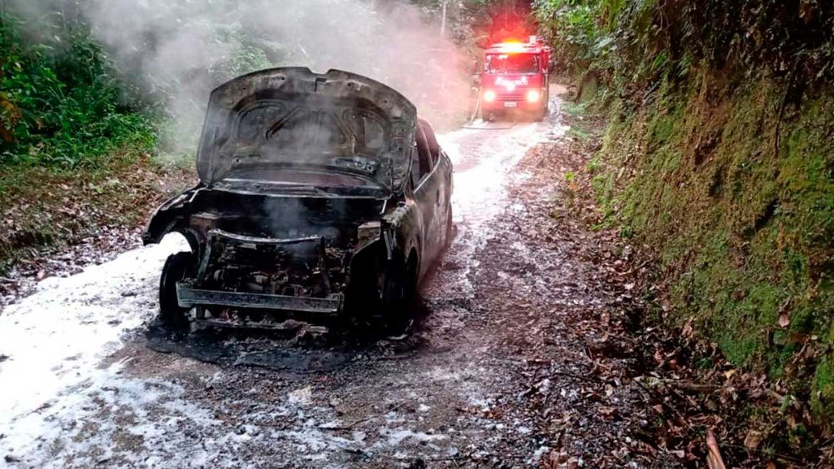 Comerciantes irritados; direita e esquerda unidas; carro destruído: o que você precisa saber nesta terça
