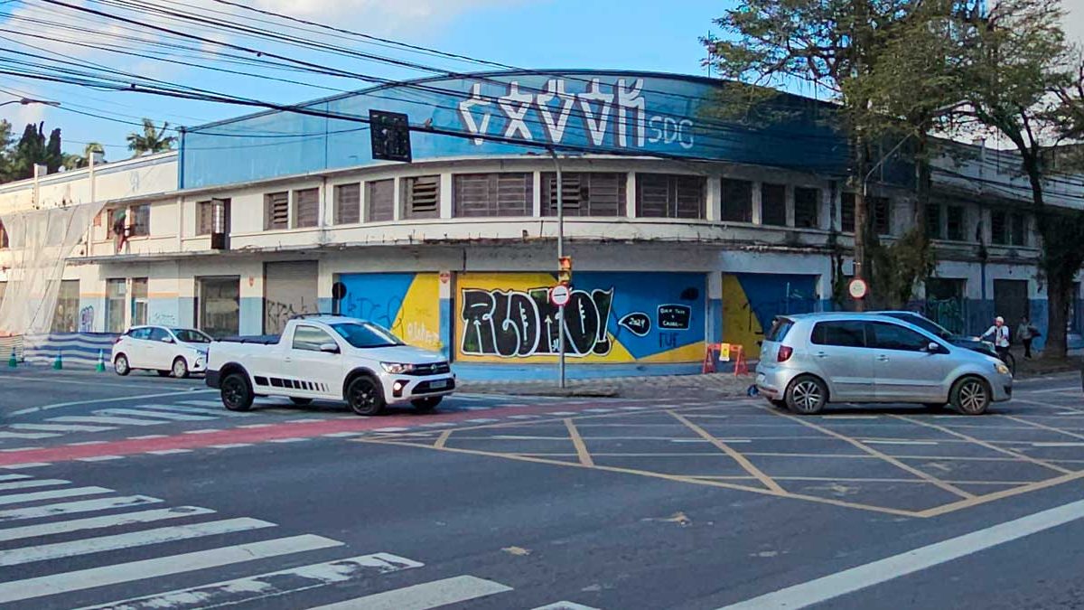 Casa em buraco; demolição da Casa Royal; rodovias perigosas: o que você precisa saber nesta quinta-feira