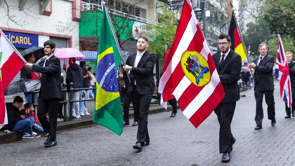 Desfile sob chuva; Sesi de Blumenau; Casa Vianna; pódio na Porsche: o que você precisa saber nesta quarta