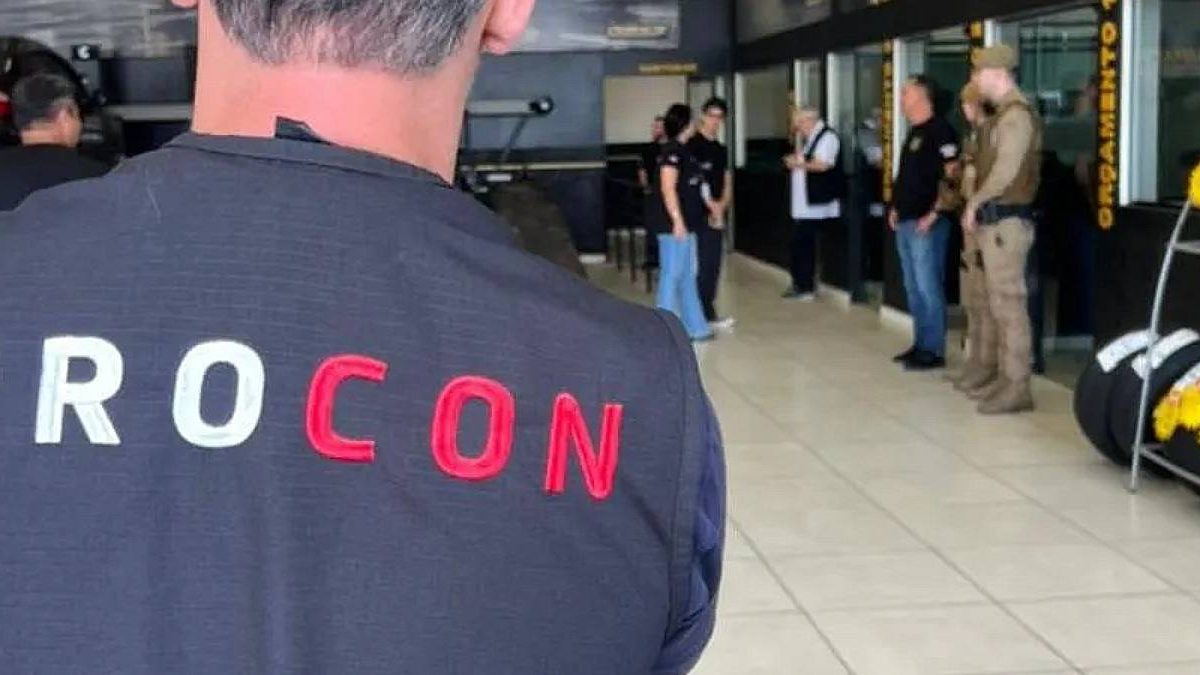 Professor condenado; segurança na Oktober; avião no rio; loja fechada: o que você precisa saber nesta terça