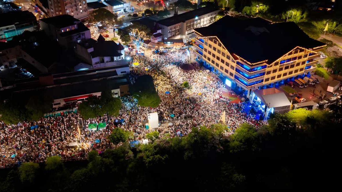 Show de R$ 600 mil; mais meningite; mais feminicídios; incêndios: o que você precisa saber nesta segunda