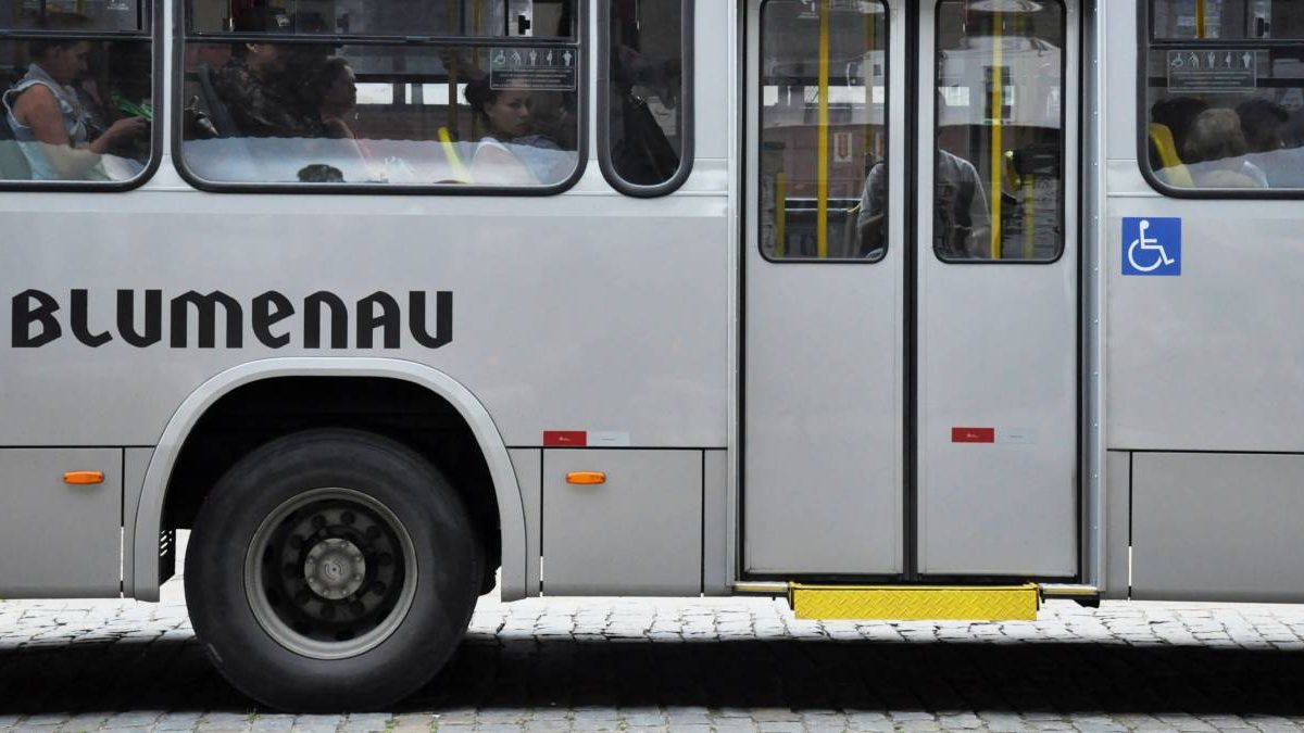 Fim dos cobradores; ônibus parados; lucro da Oktober; falta de água: o que você precisa saber nesta quarta