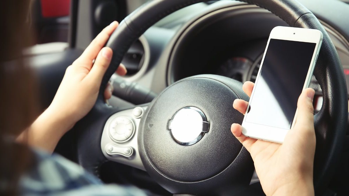 Celular ao volante; valorização de imóveis; barragem liberada: o que você precisa saber nesta terça-feira