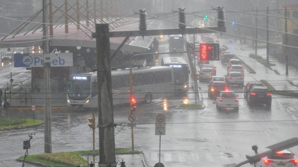 Chuva de um mês; medicina solidária; salvamento em altura: o que você precisa saber nesta quinta-feira