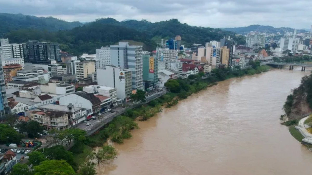Alerta em Blumenau, enchente no Alto Vale; desocupação de barragem: o que você precisa saber nesta sexta