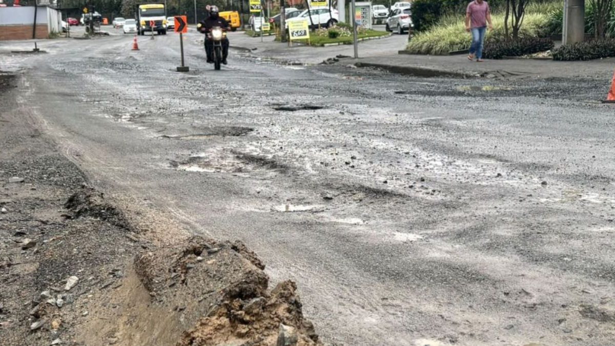 Buraqueira sem fim; obras na BR-470; Oktoberfest; Festitália: o que você precisa saber nesta sexta-feira
