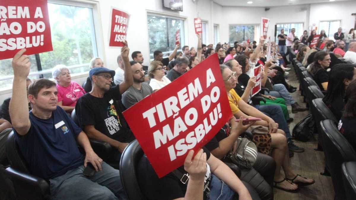 Carros quebrados; agiotagem; previdência; chuva; cobra-coral: o que você precisa saber nesta sexta-feira