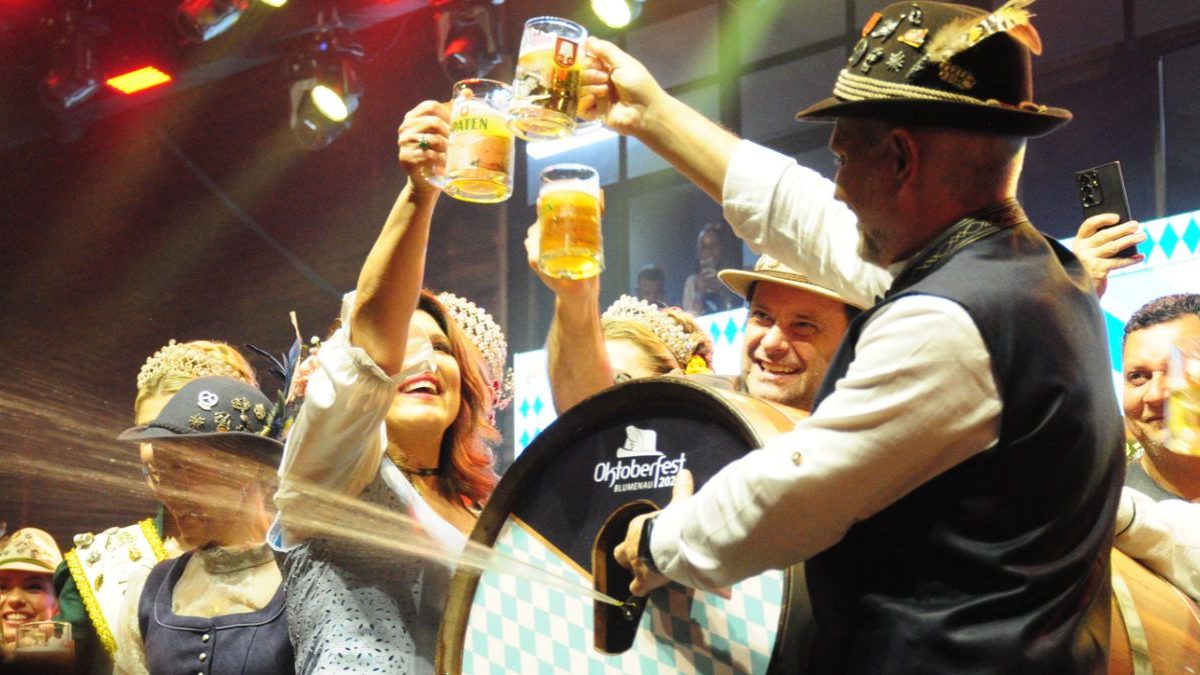 Prisão de ex-secretário; início da Oktoberfest; clima de festa na rua: o que você precisa saber nesta quinta